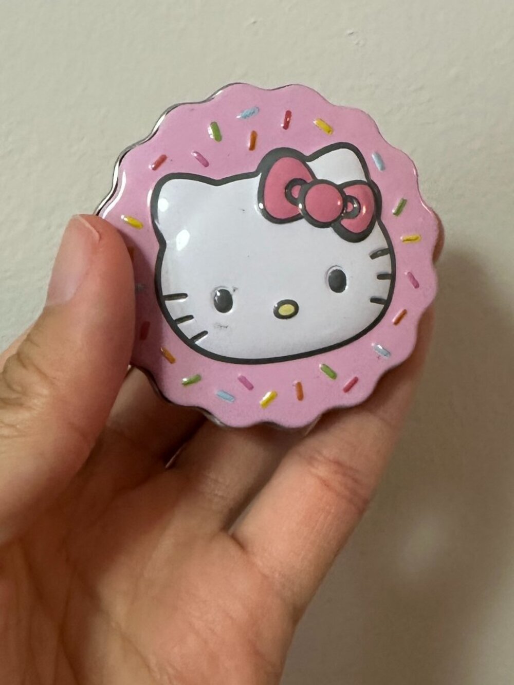 Hello Kitty Metal Cupcake Tin
